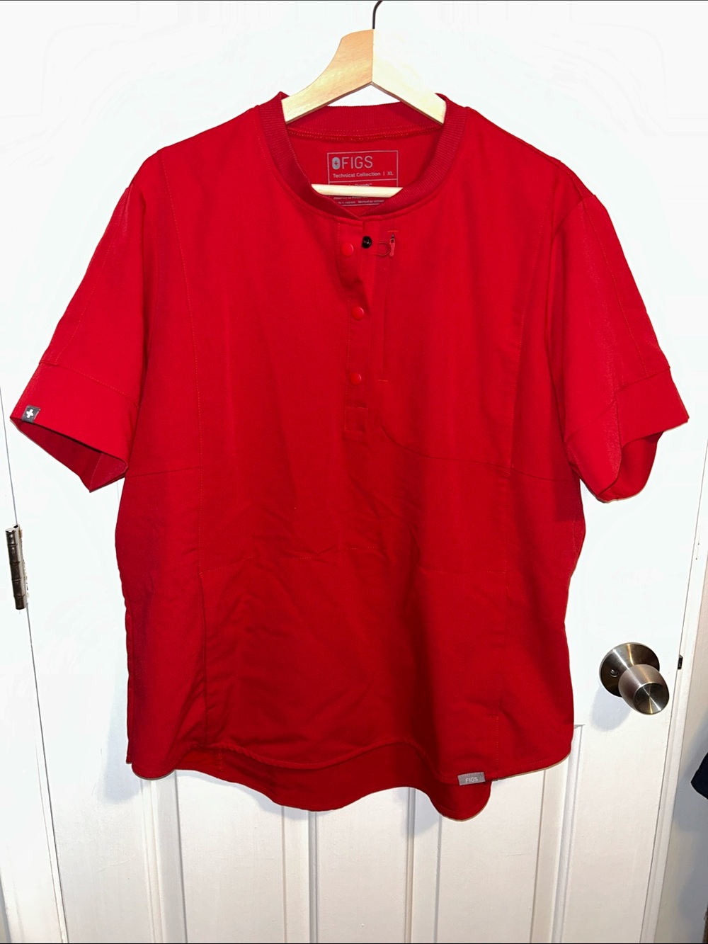 FIGS Gidya Short Sleeve Henley Scrub Shirt - Pop Red